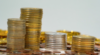 为AI巨头“松绑”！特朗普签署行政令限制各州监